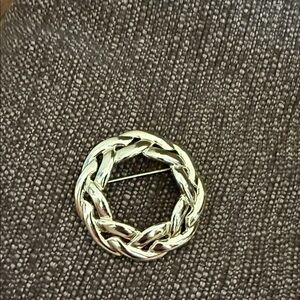 Vintage Elegant goal Braided Brooch